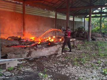 Gudang Eks Museum Gunarsa Terbakar 