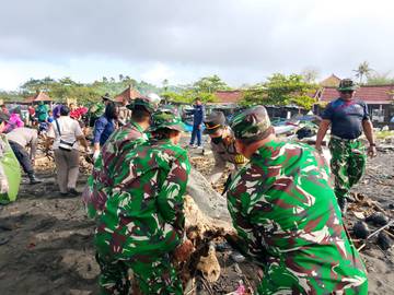 Dukung Instruksi Presiden, Kodim Tabanan Tangani Sampah Pesisir