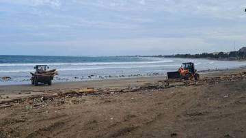 Sampah Kiriman di Pantai Kuta Mulai Berkurang
