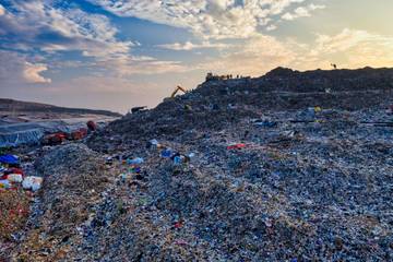 Waspada Kemunculan Air Lindi Pada Tumpukan Sampah!