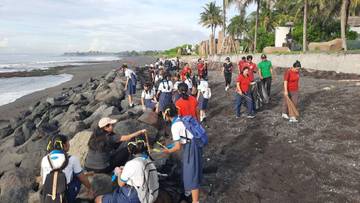 Pantai Purnama Dibersihkan, Wujud Kepedulian Lingkungan di Sukawati
