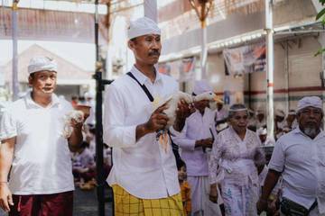 Yadnya dengan Kesadaran, Melampaui Ritual Menuju Kedamaian Batin