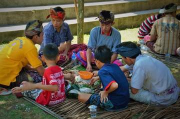 Mengenal Tradisi Megibung di Masyarakat Bali 