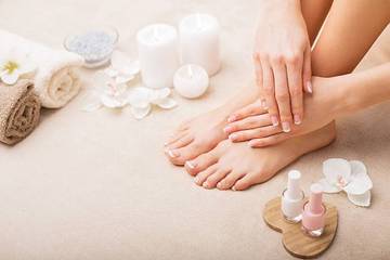 Perbedaan Perawatan Manicure dan Pedicure