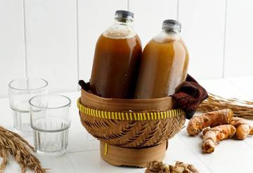 Amankah Minum Jamu Herbal untuk Badan Pegal?