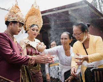 Pernikahan adalah Teamwork: Diskusilah sebelum Nanjung Sambuk