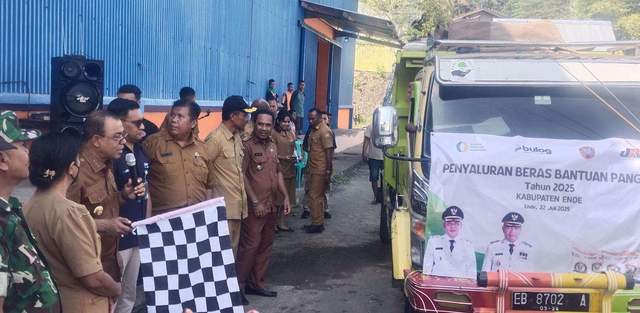  Bupati Ende  Launching Penyaluran Bantuan Pangan Beras