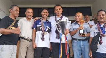 Bupati Flotim Apresiasi Perseftim Raih Juara III Liga 4