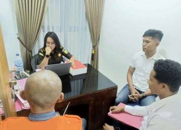 Tersangka Korupsi Proyek Bronjong Diserahkan ke Kejaksaan Negeri Ende