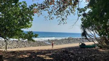 Ramai Dikunjungi, Pantai Suka Pati Ngada Butuh Penataan