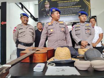 Polisi Tangkap Dua Nelayan Pencuri Barang Turis Asing