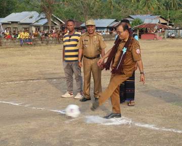 Bupati Ende Membuka Turnamen Nama Waru Bara Cup