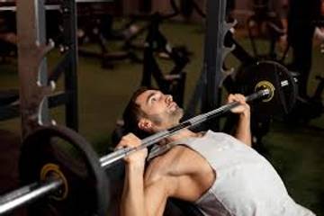 Latihan Bench Press Tingkatkan Kekuatan Dada Pria Wanita