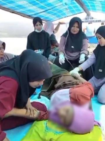 Tim Medis Nuca Molas Selamatkan Persalinan di Laut