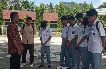 Guru Setia Penyala Cahaya Bagi Anak Bangsa