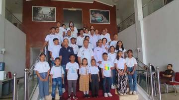 Wabup Ende Lepas 15 Atlet Renang Ke Kupang