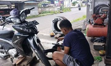Tambal Ban Pinggir Jalan, Denyut Ekonomi Rakyat Kota Ende
