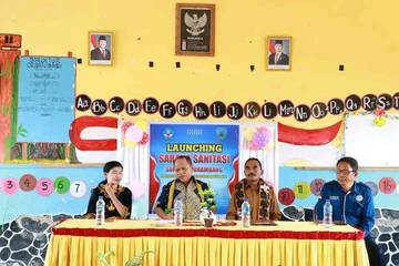 Wabup Nagekeo Launching Toilet dan Ruang Kelas Baru