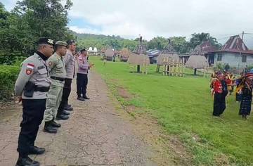 Polsek Golewa Amankan Syukuran Rumah Adat Ka Sao 