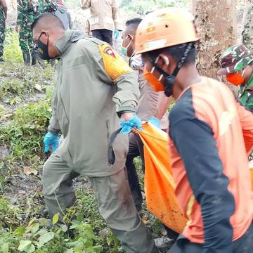 Sinergi TNI-Warga, Korban Longsor Kampung Pau Berhasil Dievakuasi
