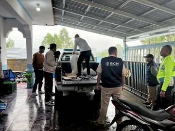Polres Manggarai Distribusikan Bantuan Logistik Bagi Korban Longsor