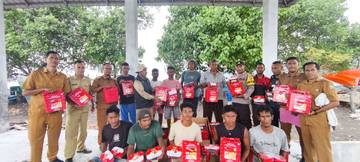Dinsos Ende Salurkan Bantuan Korban Kapal Tenggelam