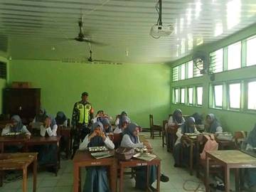 Babinsa Ende Aktif Awasi Program MBG di Sekolah