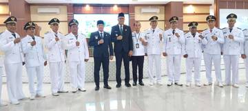 Bupati Sikka Lantik Camat Lurah Baru