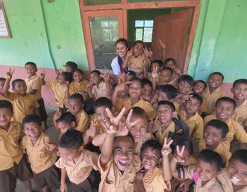 Wulan Guritno Soroti Sekolah Tidak Layak di Manggarai