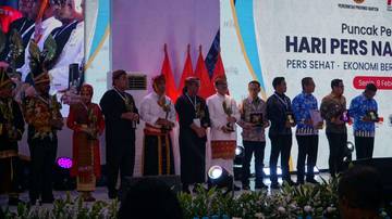 Bupati Manggarai Persembahkan Anugerah Kebudayaan untuk Insan Pers