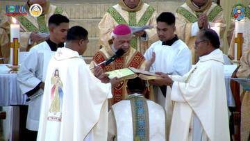 Mgr Yohanes Monteiro Resmi Ditahbiskan sebagai Uskup Larantuka
