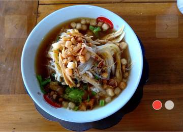 Crispy Cassava Cubes Add Bite to Blora’s Soto Klethuk