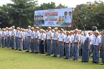 Tangerang Students Declare Anti-Brawl Commitment on National Teacher’s Day