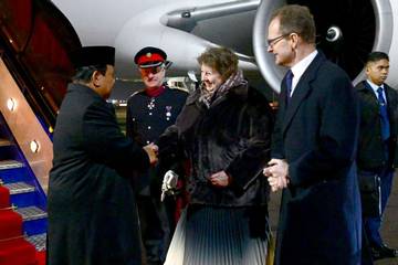 President Prabowo Arrives in London for Strategic High-Level Meetings