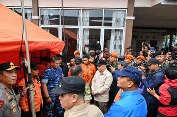 Transport Minister Reviews ATR Crash Search, Praises SAR