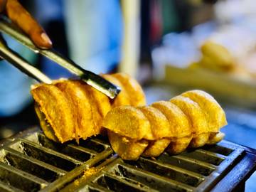 Legendary Bandros Cake Offers Timeless Savory Taste Of Bandung (LIPUTAN)
