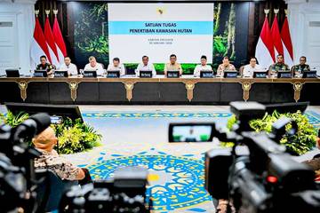Prabowo Revokes 28 Company Licenses to Protect Forest-Areas