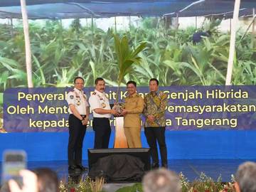Indonesia Distributes Clean Water Aid for Disaster Victims