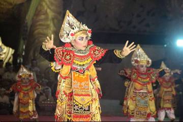 Bung Karno Park Open Space Filled with Art Performances on Weekends (berita akan, kurang berbobot)