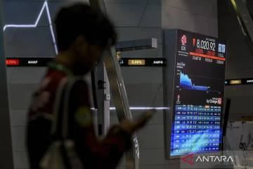 IHSG Dips as Investors Lock in Profits Near All-Time Highs