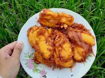 Savoring Iconic Fried Bananas at Yogyakarta's Warung Kopi Klotok