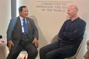 President Prabowo Meets Zidane, Pledges to Advance Indonesian Football