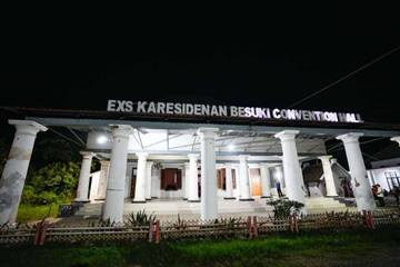 Indonesia Reviews Historic Besuki Residency for Museum Development