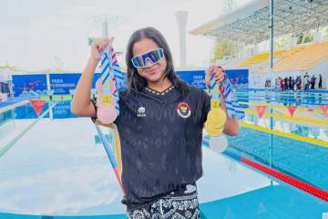 Young Para Swimmer Siti Aisyah Wins Five Medals in Thailand