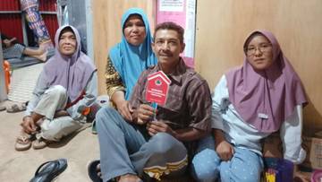 BNPB Hands Over Temporary Shelters in Cilacap