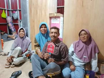 BNPB Hands Over 17 Temporary Shelters to Cilacap Landslide Victims