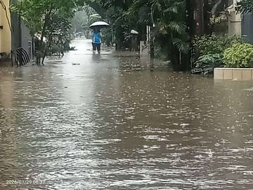 Heavy Rainfall Triggers Flooding in Several Bekasi Residential Areas