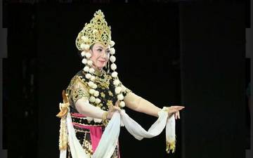 Indrawati Lukman Dedicates Her Life to Sundanese Dance 