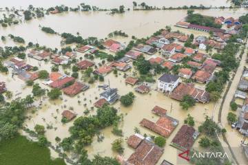 Karawang Levee Breach Displaces 3,368 Amid Week-long Floods