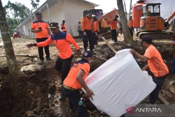 BNPB Distributes 1,767 Tons of Aid to Disaster Victims in Sumatra